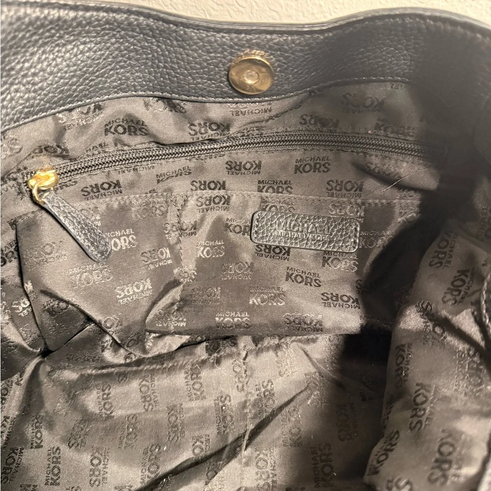 MICHAEL Michael Kors Textured Black Hobo Bag - Picture 5 of 12